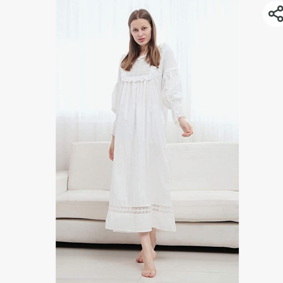 Share beauty vintage looking nightgown - Picture 3 of 14